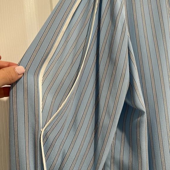 NWT new 🆕 L’Agence Maggie split sleeve blouse size large 100% silk - Picture 12 of 14